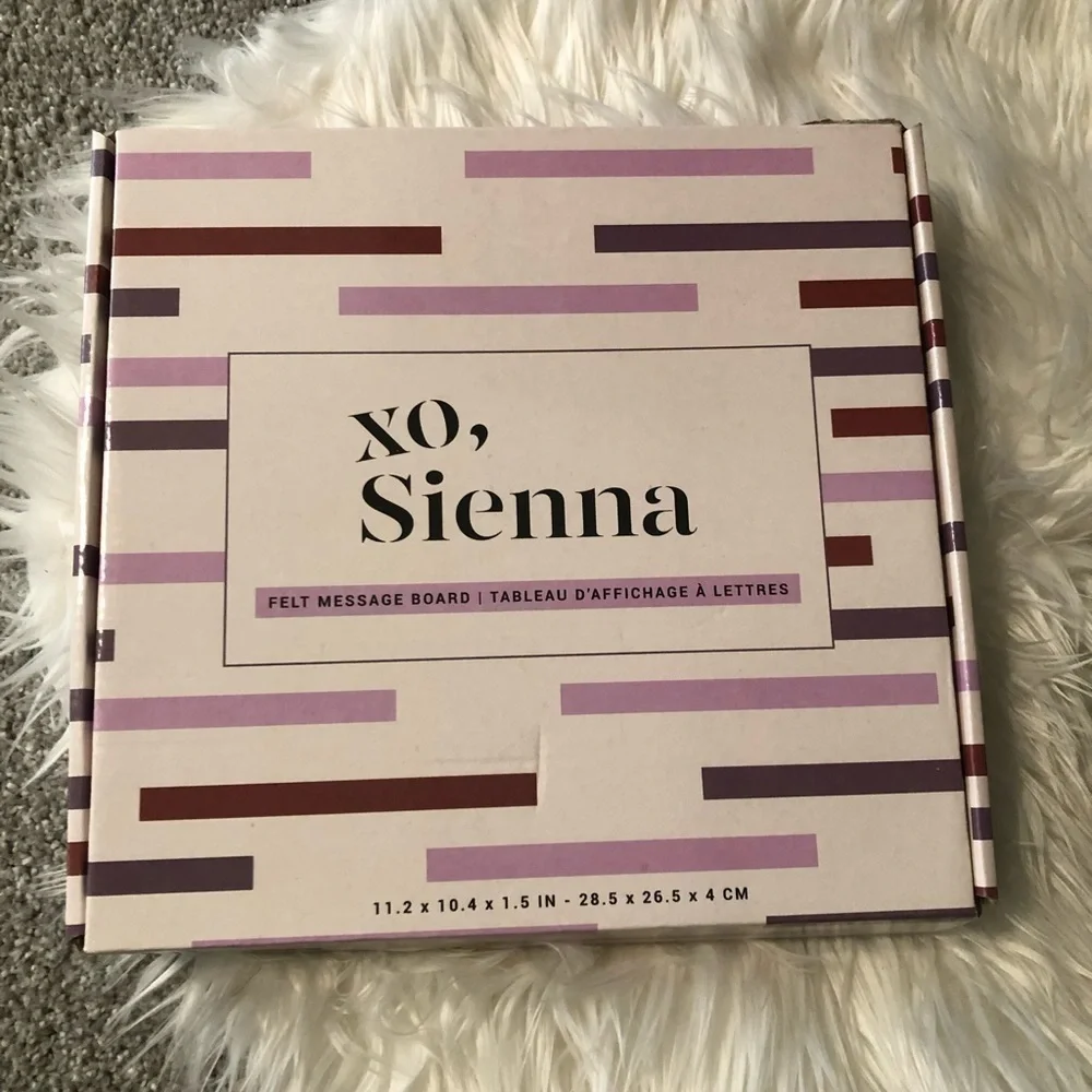 XO, Sienna Black Felt Letter Board Natural Pine